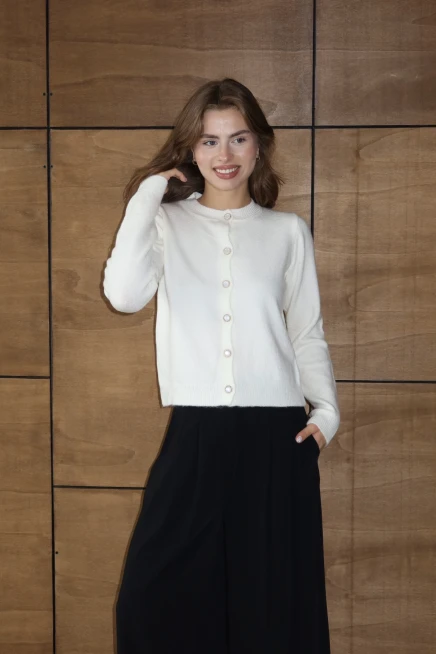 Kadın Kemik İnci Düğme Detaylı Yumuşak Dokulu Bisiklet Yaka Triko Hırka 