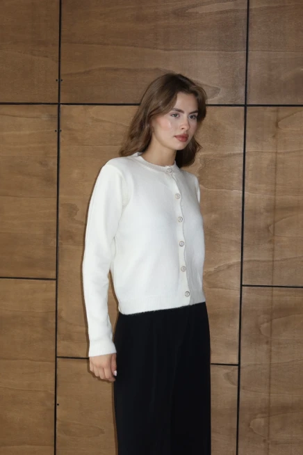 Kadın Kemik İnci Düğme Detaylı Yumuşak Dokulu Bisiklet Yaka Triko Hırka 