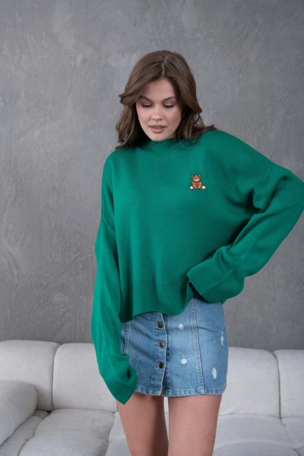 kadın yeşil dik yaka oversize nakışlı triko kazak 224301