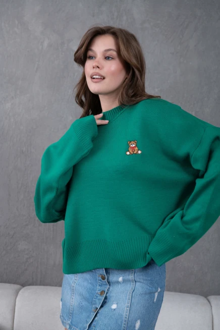 kadın yeşil dik yaka oversize nakışlı triko kazak 224301