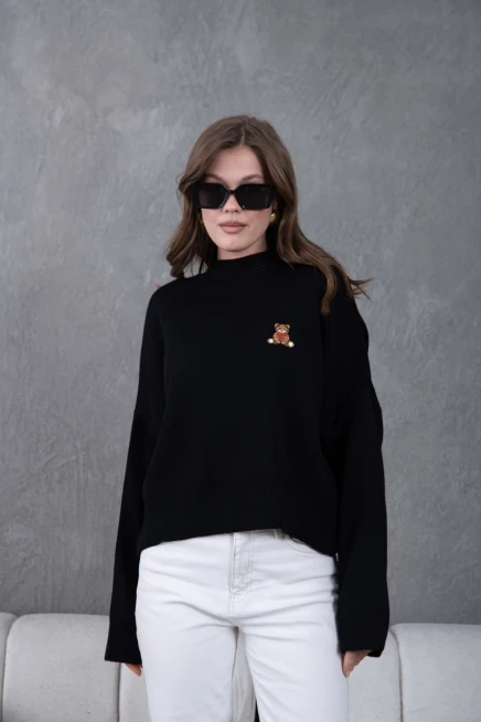 kadın siyah dik yaka oversize nakışlı triko kazak 224301