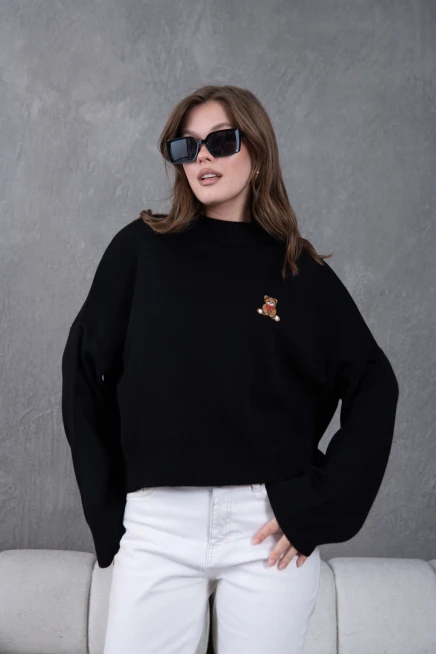 kadın siyah dik yaka oversize nakışlı triko kazak 224301