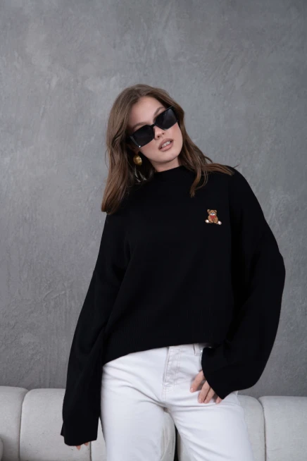 kadın siyah dik yaka oversize nakışlı triko kazak 224301