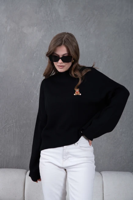 kadın siyah dik yaka oversize nakışlı triko kazak 224301