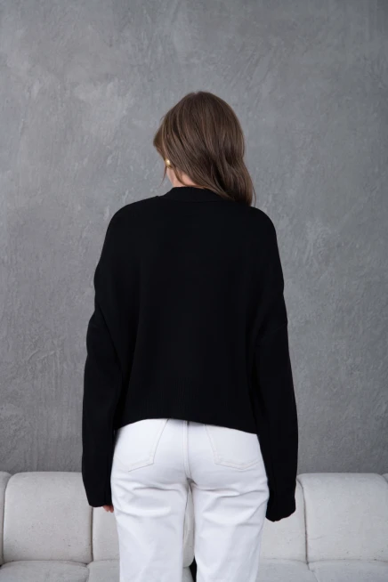 kadın siyah dik yaka oversize nakışlı triko kazak 224301