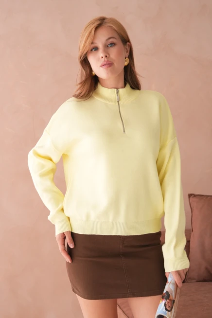 Kadın Yarım Balıkçı Yaka Fermuar Detay Oversize Triko Kazak