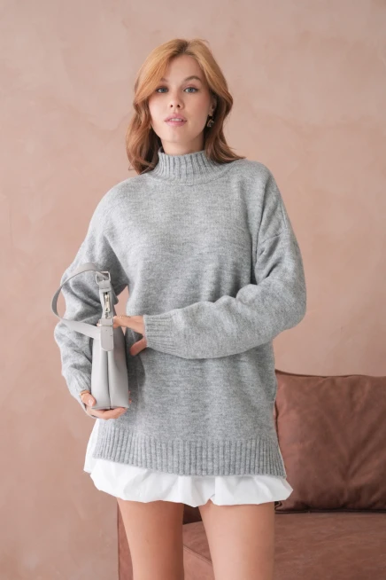 Kadın Yarım Balıkçı Yaka Yırtmaçlı Oversize Triko Kazak