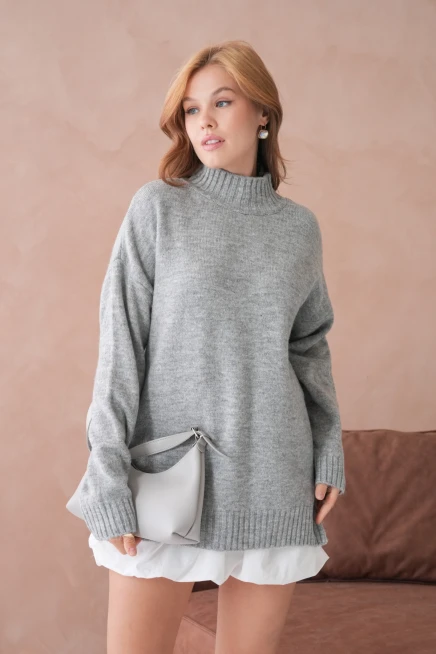 Kadın Yarım Balıkçı Yaka Yırtmaçlı Oversize Triko Kazak