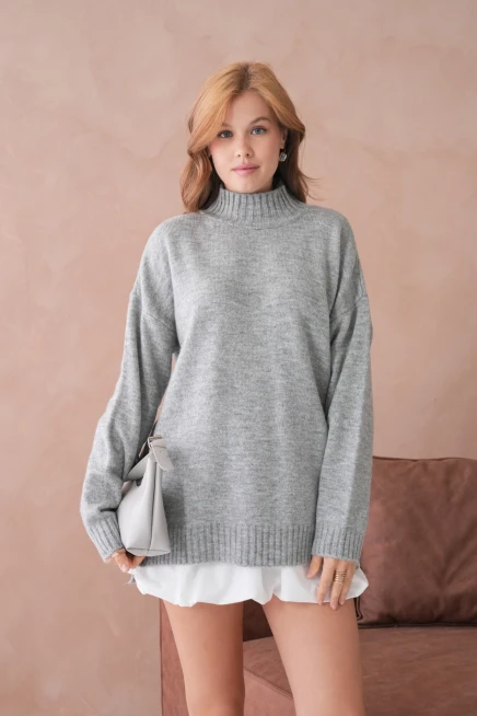 Kadın Yarım Balıkçı Yaka Yırtmaçlı Oversize Triko Kazak