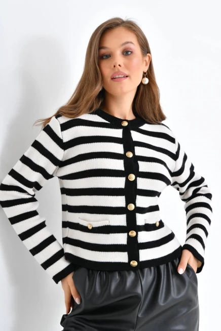 Siyah Beyaz Çizgili Triko Hırka