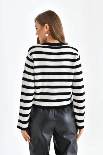 Siyah Beyaz Çizgili Triko Hırka