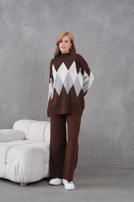 Kadın Dik Yaka Desenli Yırtmaçlı Kazak Pantolon İkil Triko Takım