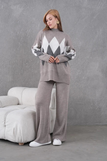 Kadın Dik Yaka Desenli Yırtmaçlı Kazak Pantolon İkil Triko Takım