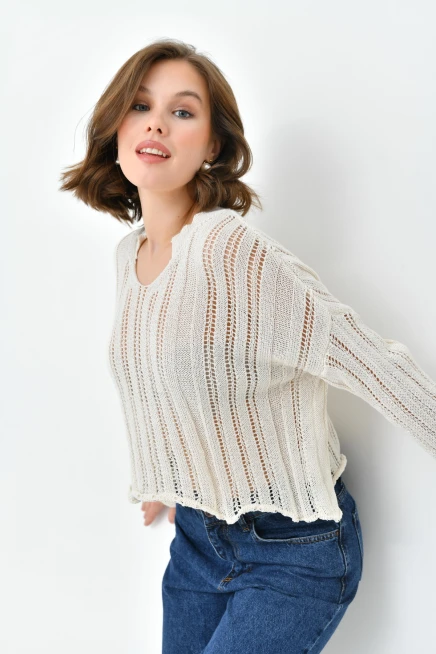 Kadın Dik Yaka Örgü Detaylı Crop Triko Kazak