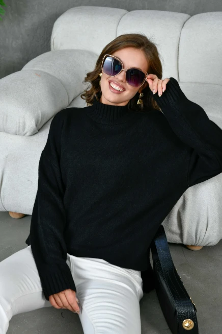 Kadın Yarım Balıkçı Yaka Yırtmaçlı Oversize Triko Kazak