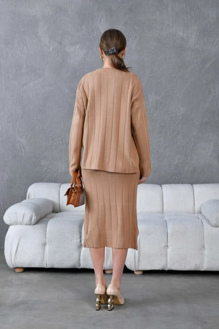 Kadın Bisiklet Yaka Yırtmaçlı Kazak Etek İkili Triko Takım