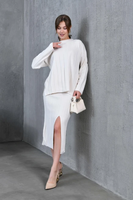 Kadın Bisiklet Yaka Yırtmaçlı Kazak Etek İkili Triko Takım