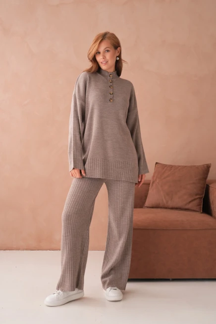 Kadın Dik Yaka Düğme Detay Yırtmaçlı Salaş Kazak Pantolon İkili Triko Takım