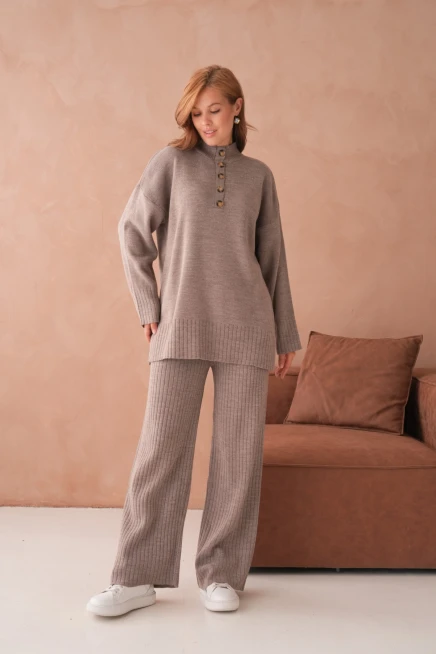 Kadın Dik Yaka Düğme Detay Yırtmaçlı Salaş Kazak Pantolon İkili Triko Takım