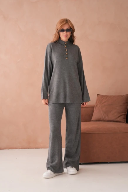 Kadın Dik Yaka Düğme Detay Yırtmaçlı Salaş Kazak Pantolon İkili Triko Takım