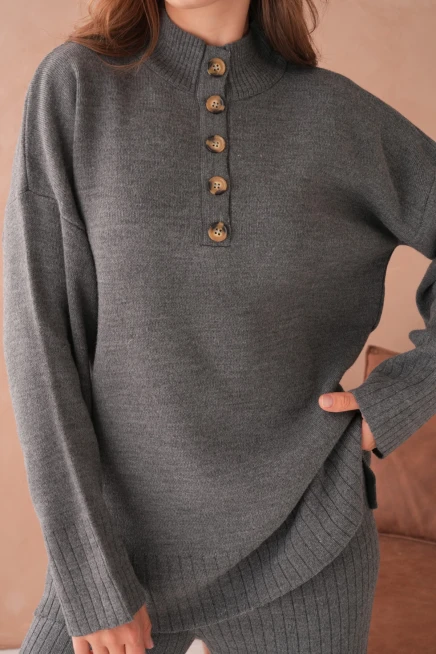 Kadın Dik Yaka Düğme Detay Yırtmaçlı Salaş Kazak Pantolon İkili Triko Takım