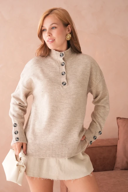 Kadın Dik Yaka Kolları Düğme Detaylı Yumuşak Dokulu Şardonlu Triko Kazak