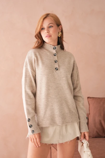 Kadın Dik Yaka Kolları Düğme Detaylı Yumuşak Dokulu Şardonlu Triko Kazak