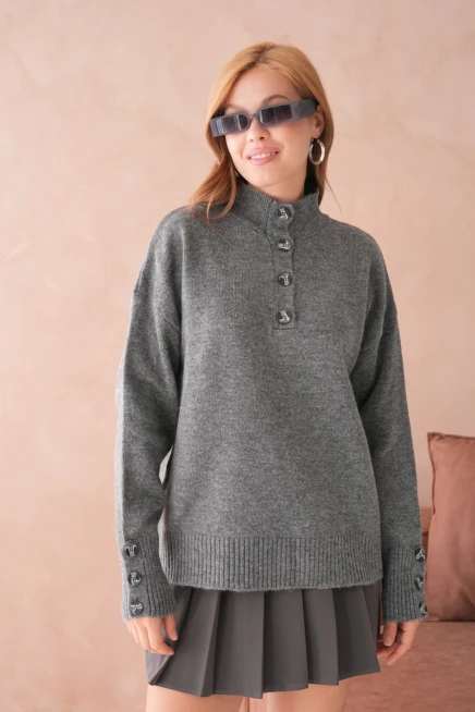 Kadın Dik Yaka Kolları Düğme Detaylı Yumuşak Dokulu Şardonlu Triko Kazak