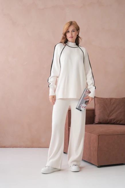 Kadın Dik Yaka Yarım Pat Fermuar Yırtmaçlı Kazak Pantolon İkili Triko Takım