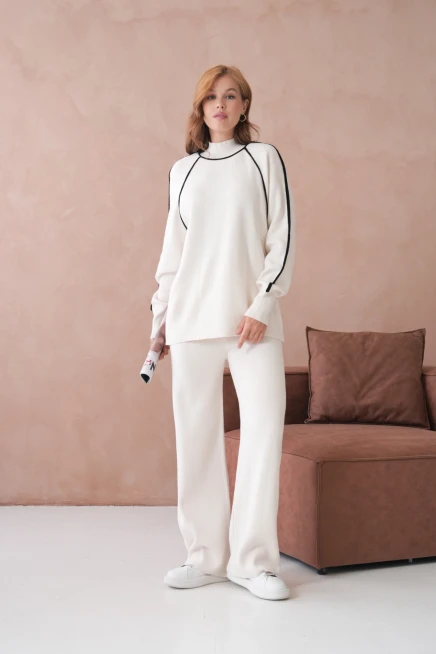 Kadın Dik Yaka Yarım Pat Fermuar Yırtmaçlı Kazak Pantolon İkili Triko Takım