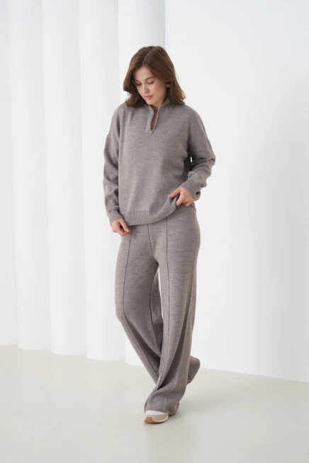 Kadın Dik Yaka Yarım Pat Fermuar Yırtmaçlı Kazak Pantolon İkili Triko Takım