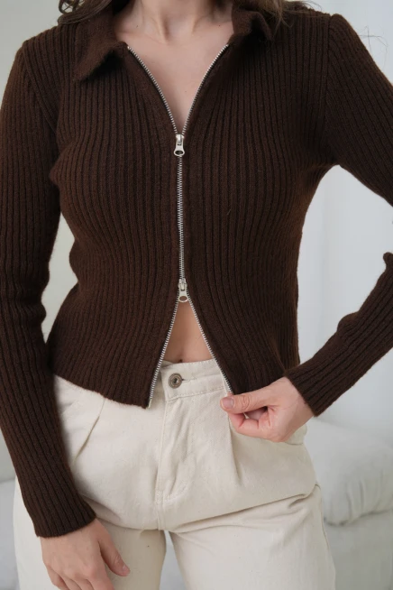 Kadın Polo Yaka Fermuar Detaylı Yumuşak Dokulu Fitilli Triko Ceket