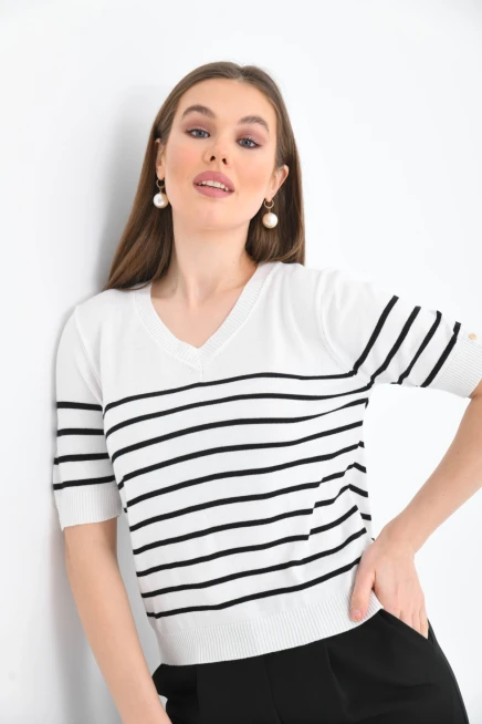 Kadın V Yaka Çizgili Kısa Kol Triko Kazak