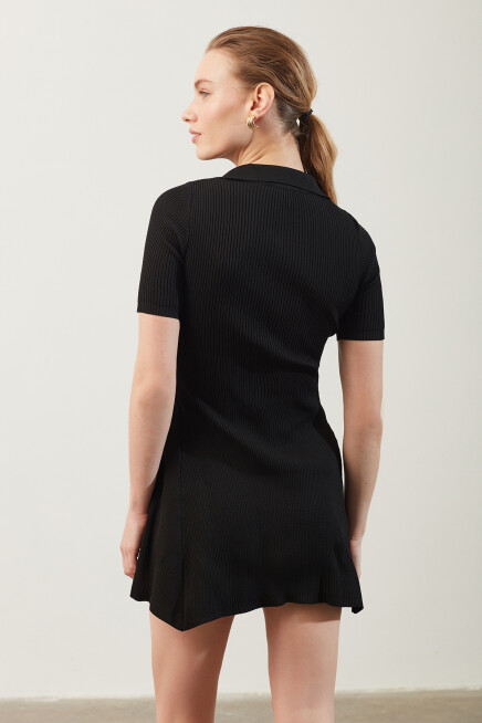 Polo Yaka Siyah Mini Elbise