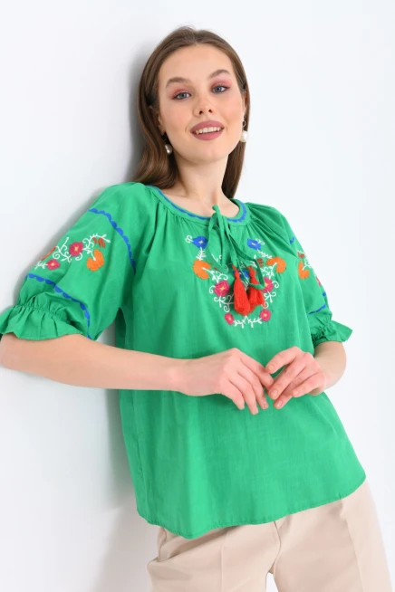 Kadın Çiçek Nakış Detaylı Yeşil Bluz