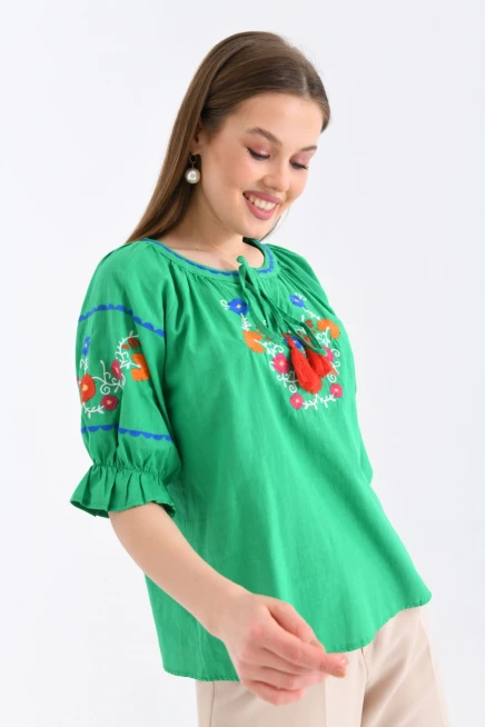 Kadın Çiçek Nakış Detaylı Yeşil Bluz