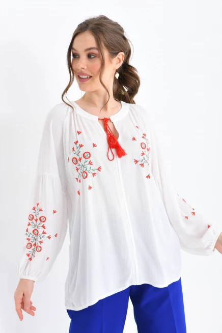 Uzun Kollu Nakışlı Bluz