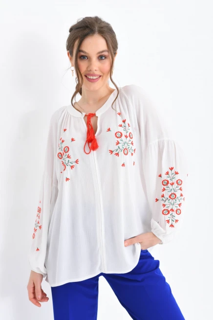Uzun Kollu Nakışlı Bluz
