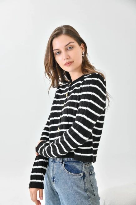 Siyah Beyaz Çizgili Triko Hırka