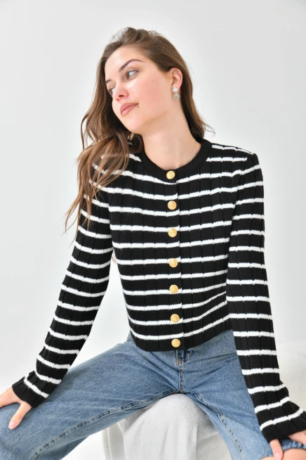Siyah Beyaz Çizgili Triko Hırka
