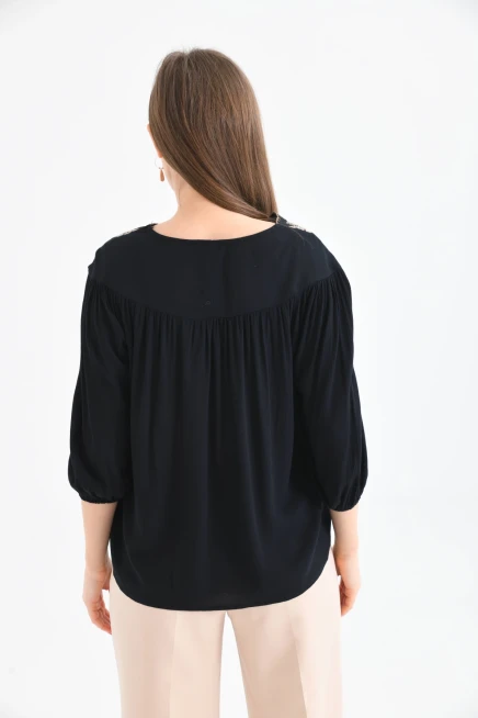 Kadın Bağlama Detay Nakışlı Salaş Bluz