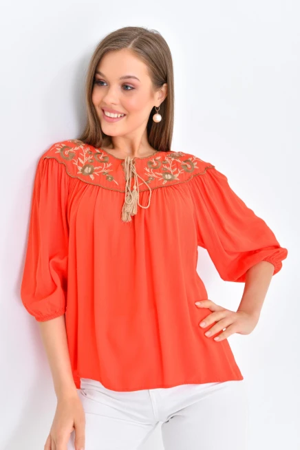 Kadın Bağlama Detay Nakışlı Salaş Bluz