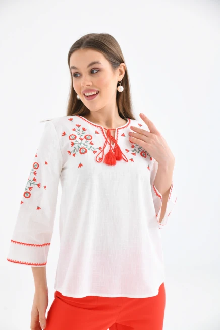 Bisiklet Yaka Bağlama Detay Etnik Nakışlı Bluz