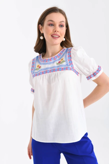 Bisiklet Yaka Nakış İşlemeli Dokuma Gömlek