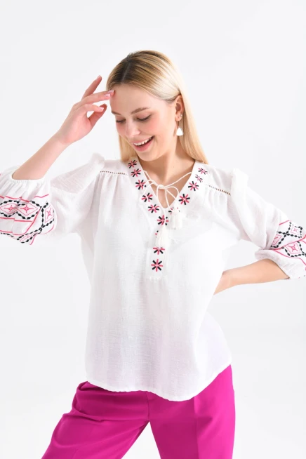 Kadın V Yaka Nakış Bağlama Detaylı Salaş Bluz