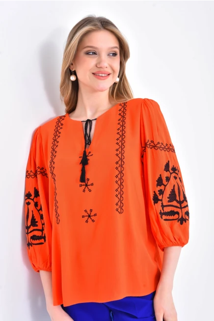 Kadın Nakış İşelmeli Bağcıklı Uzun Kol Dokuma Bluz