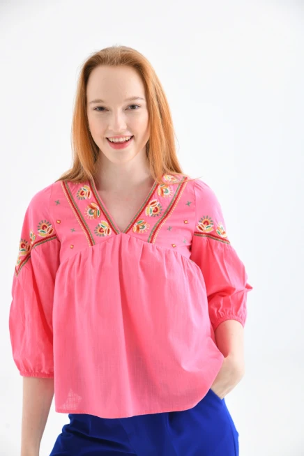 V Yaka Nakış Detaylı Salaş Dokuma Bluz