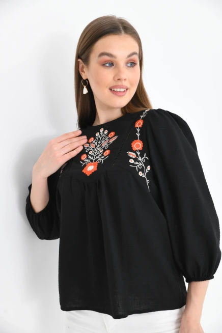 Kadın Siyah Bisiklet Yaka Balon Kol Nakışlı Aerobin Dokuma Bluz