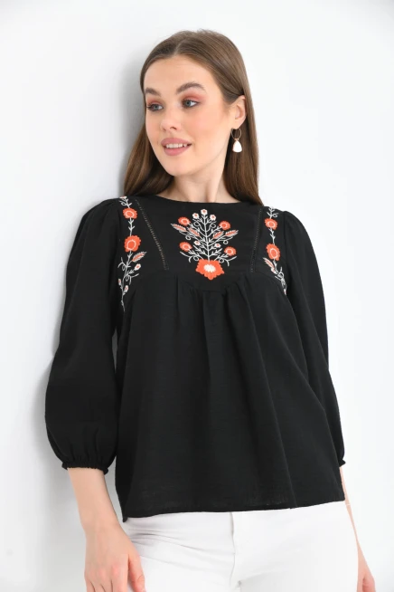 Kadın Siyah Bisiklet Yaka Balon Kol Nakışlı Aerobin Dokuma Bluz