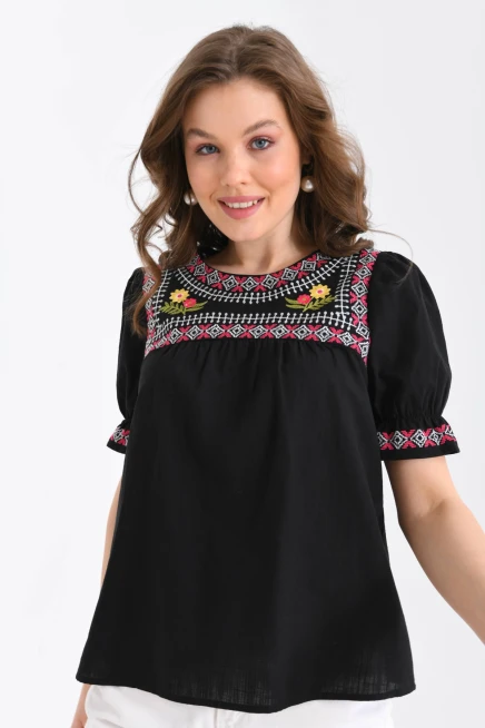 Bisiklet Yaka Nakış İşlemeli Dokuma Gömlek